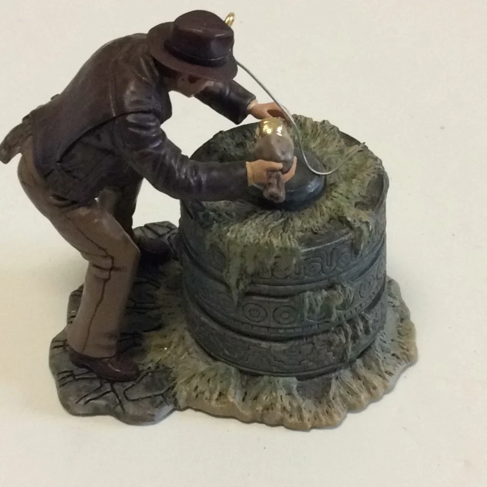 2009 Hallmark Indiana Jones Raiders of the Lost Ark Ornament Retrieving the Idol